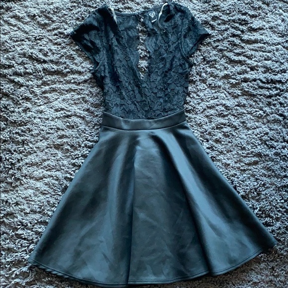 Black Mini Windsor Dress ! ✨ - Picture 1 of 7